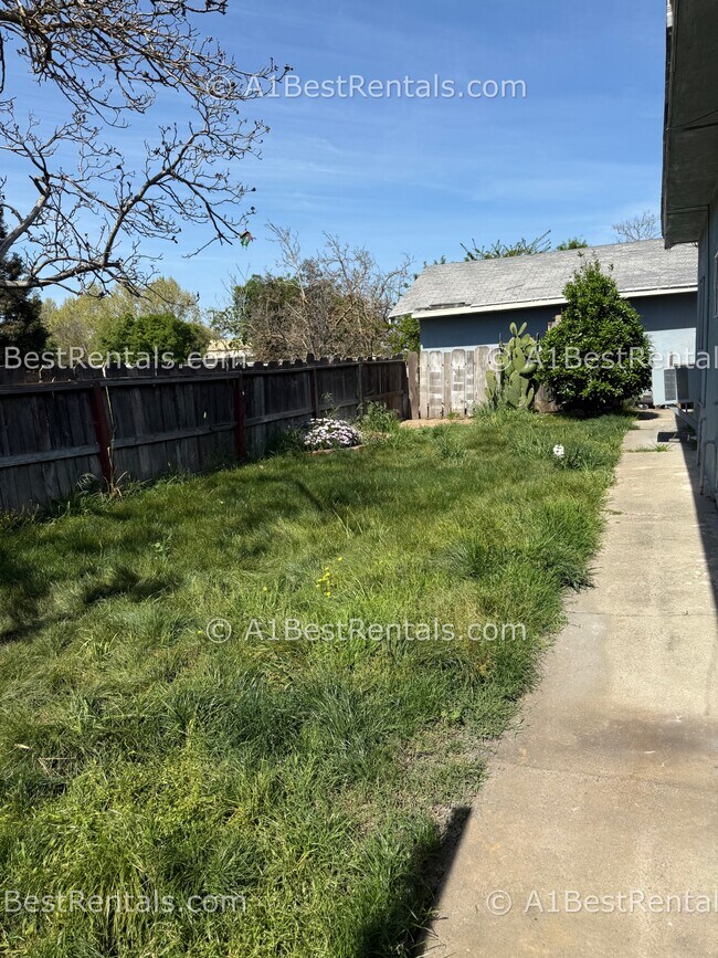 Building Photo - 5355 Yosemite Blvd