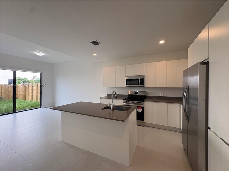 Building Photo - 34530 SW 190th Ave