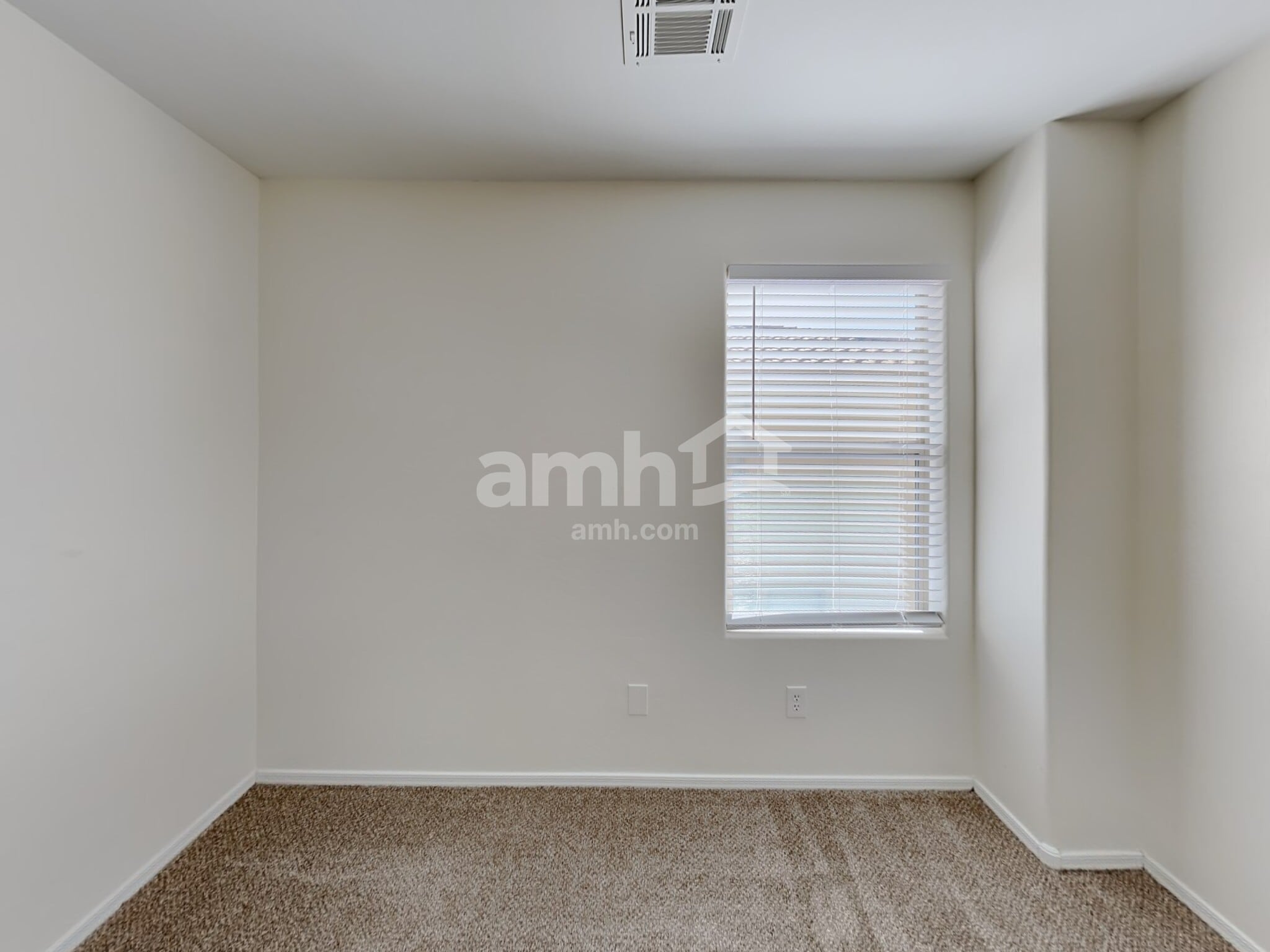 Building Photo - 3542 E Terrace Ave