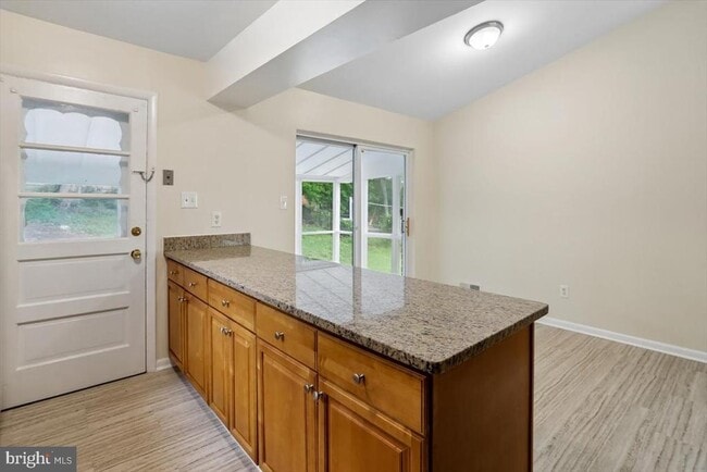 Building Photo - 901 Kenbrook Dr