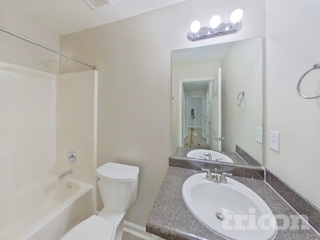 Building Photo - 628 Fairgreen Trail