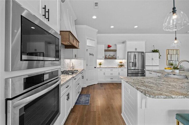 Building Photo - 230 Bequette Ln