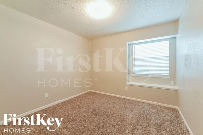 Building Photo - 13275 Lake Breeze Ln