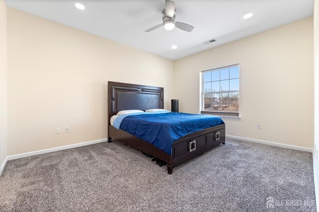 Building Photo - 917 Campbell St