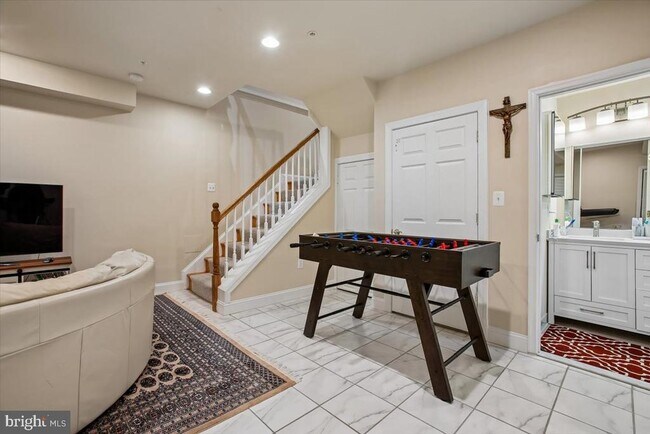 Building Photo - 1309 McLean Crest Ct