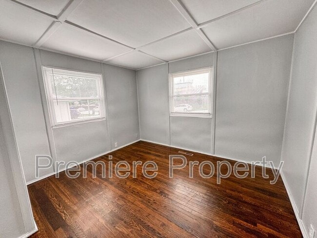 Building Photo - 4412 N Virginia Ave
