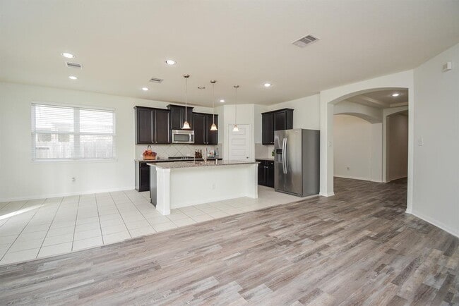 Building Photo - 22211 Weller Oaks Dr