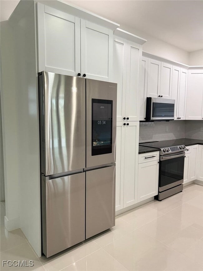 Building Photo - 505 E 8th St