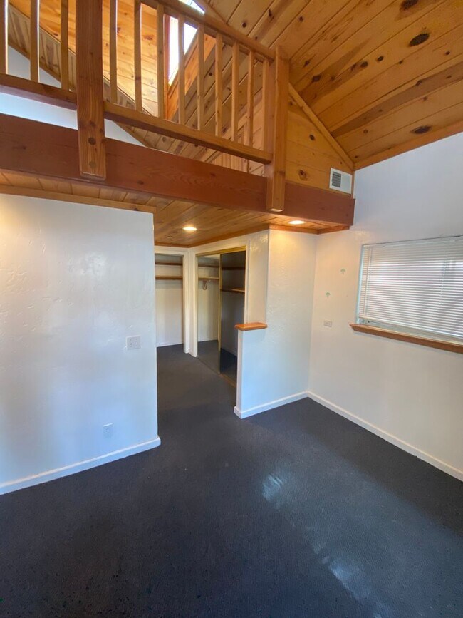 Building Photo - 6535 El Nido Ln