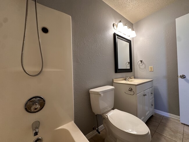 Building Photo - 4203 Savannah Cir