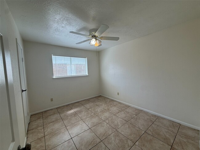 Building Photo - 4223 Steep Rock Dr