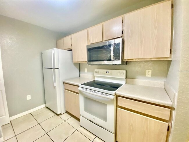 Building Photo - 5479 Vineland Rd