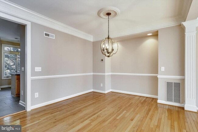 Building Photo - 707 Hawkins Way