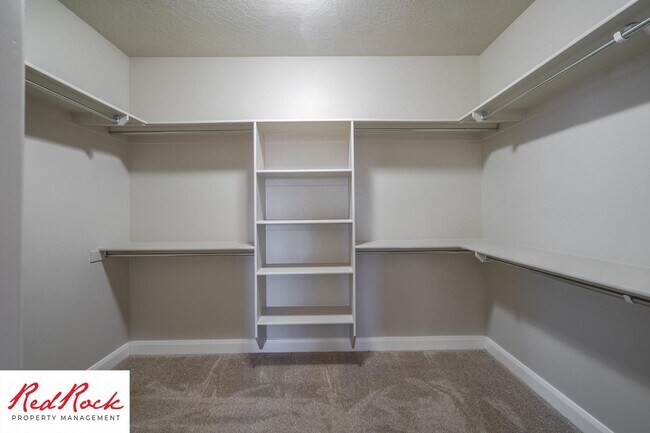 Building Photo - Pet-Friendly 3 Bedroom Home In A Great Neighborhood