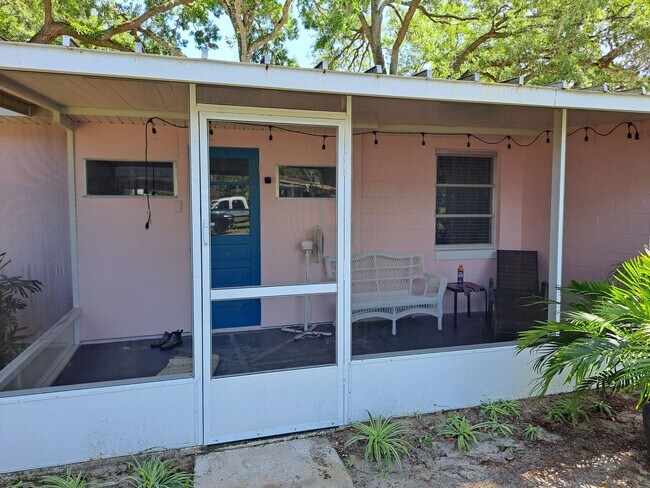 Building Photo - Charming 2-bedroom, 1-bath home