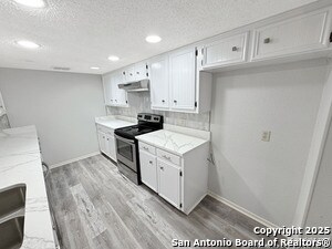 Building Photo - 16918 Summer Creek Dr