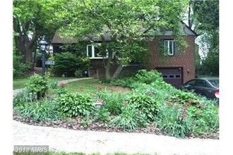 Building Photo - COZY CAPE COD CLOSE TO METRO AND 495