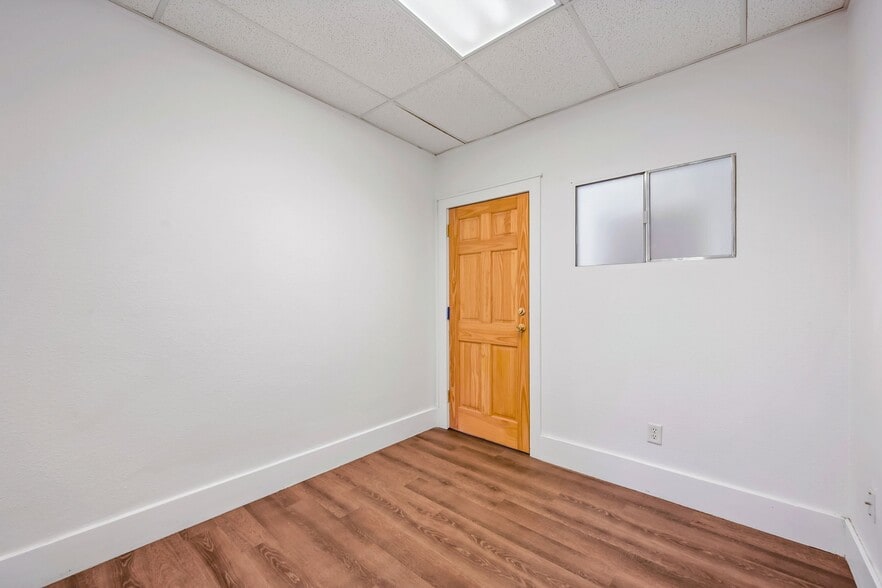 Building Photo - 5 S Parish Ave