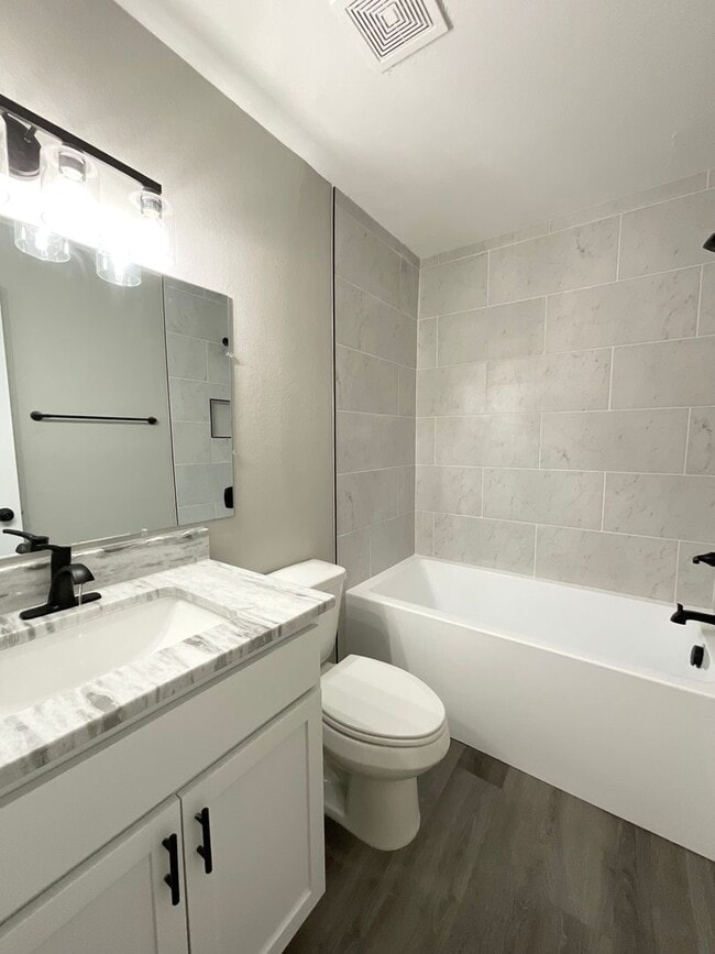 Building Photo - 713 Melody Ln