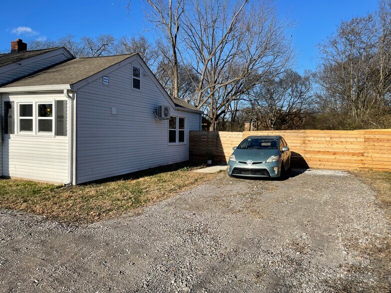 Building Photo - 129 Gordon Ter