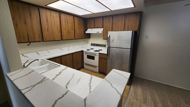 Building Photo - 2 Bedroom Condo in Mission Valley