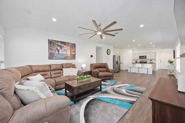 Building Photo - 24034 Sunview Vly Dr