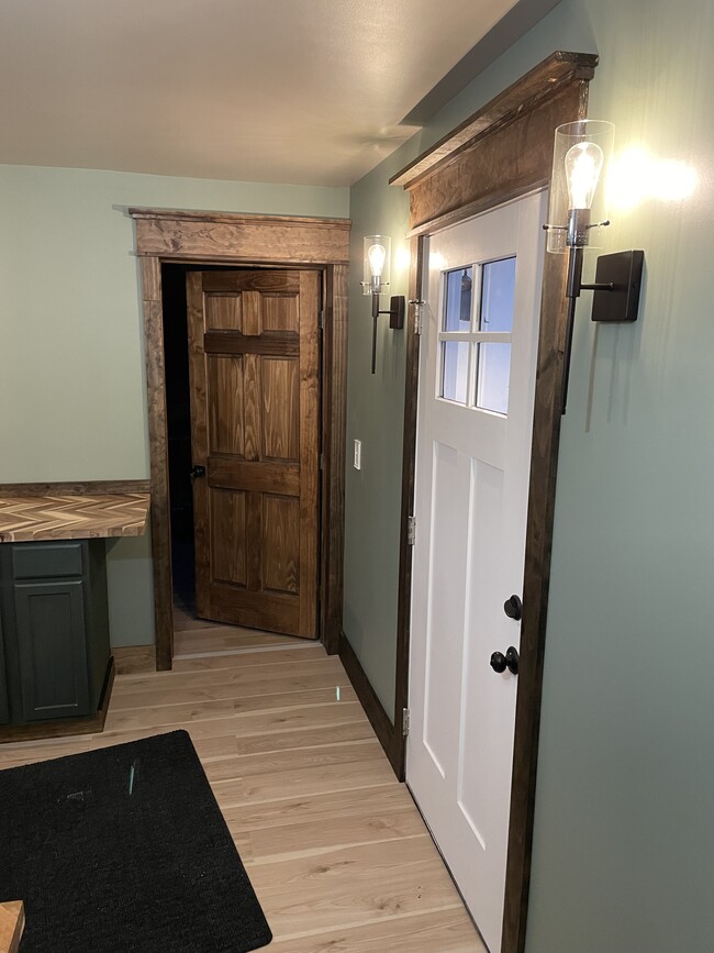 Building Photo - 317 Stelko Ave