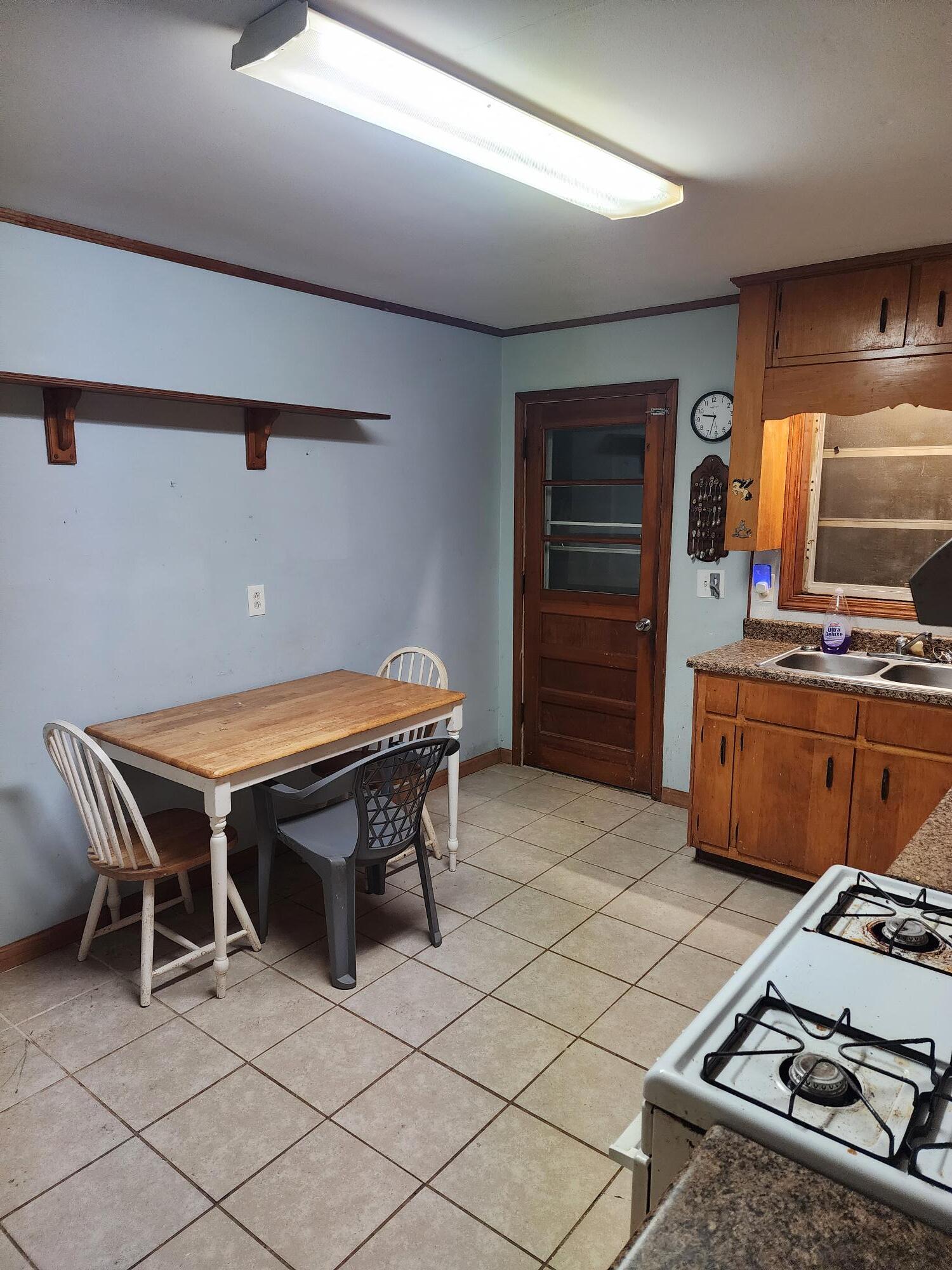 Building Photo - 694 Mountain View Dr