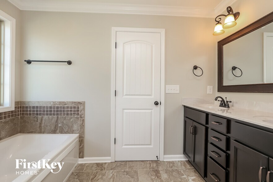 Building Photo - 1285 Winterset Dr