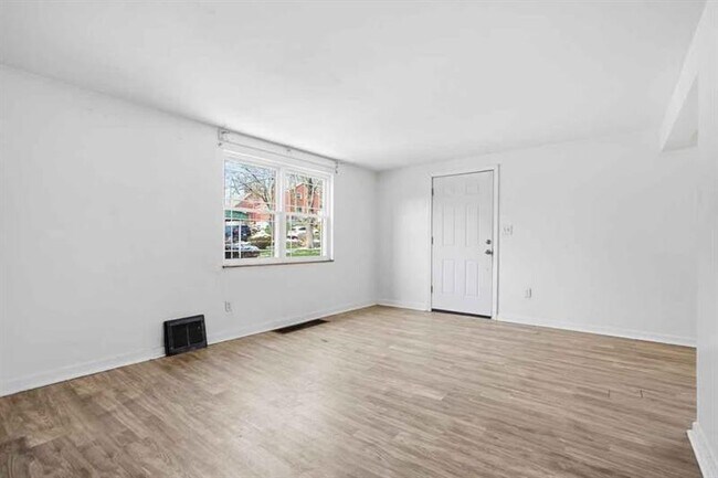 Building Photo - 1219 Circle Dr