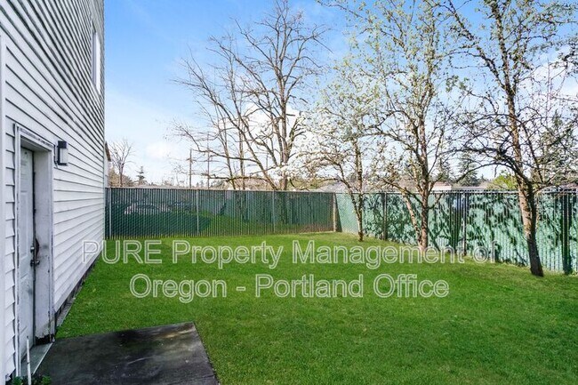 Building Photo - 12247 SE Steele St