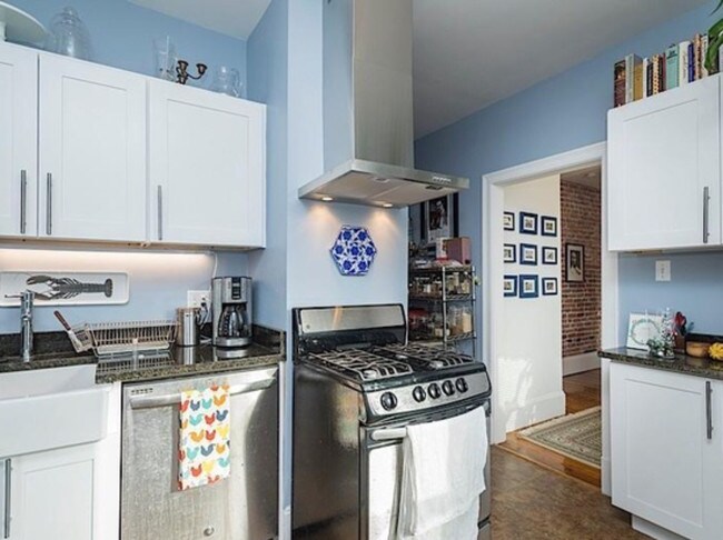 Primary Photo - 137 Columbia St