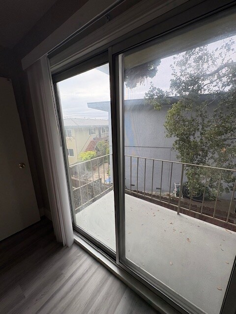 Building Photo - 303 Lee St