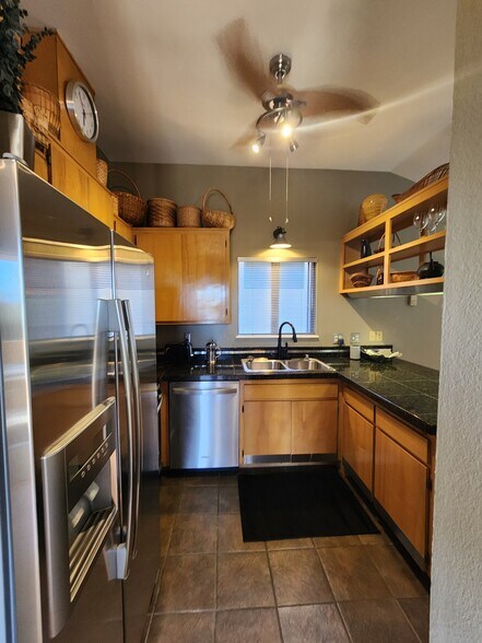All SS apliances and granite counters - 7909 Caminito Dia