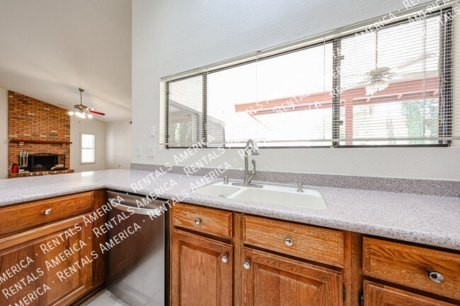 Building Photo - 4150 W Kent Dr