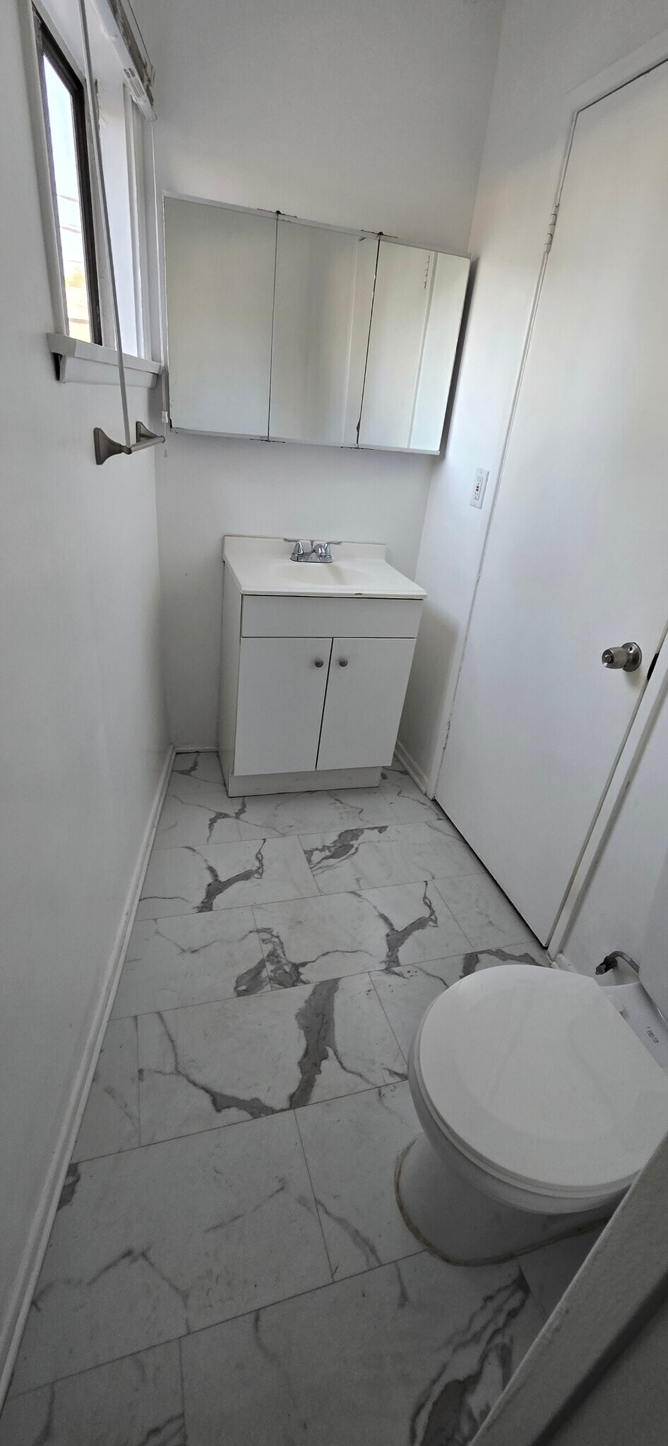 bathroom - 1530 N Ave 45