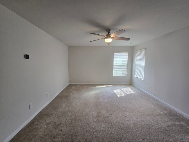 Building Photo - Beautiful Home Available for Rent in Charlotte, NC 28212