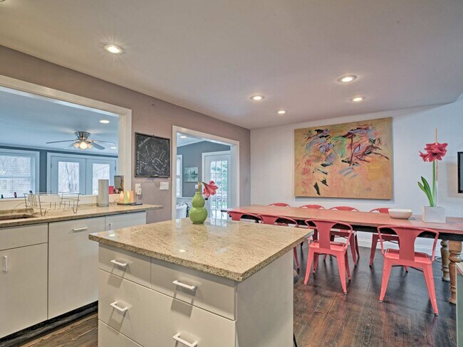 Building Photo - 14 Millstone Dr