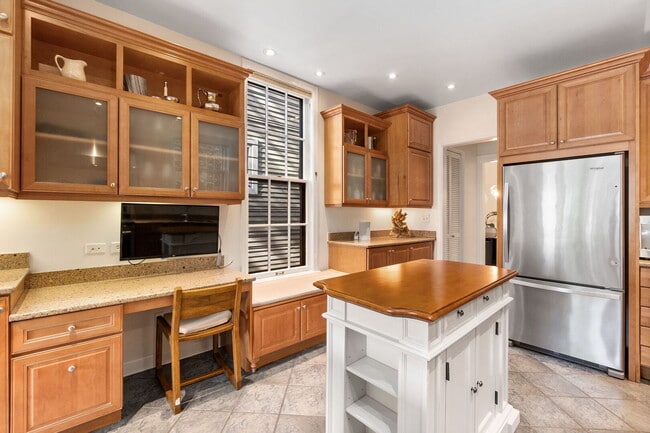 Building Photo - 2112 N Dayton St