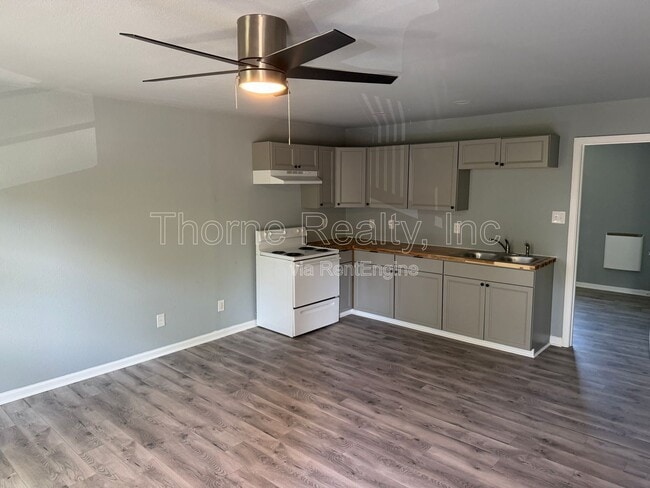 Building Photo - 1129 E Grand Ave