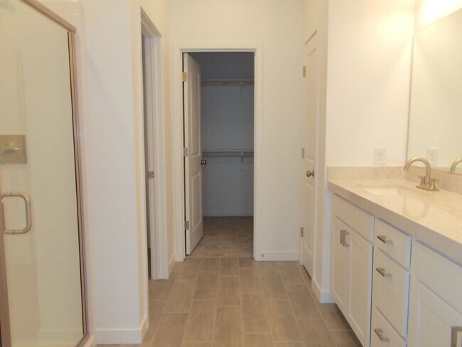 Building Photo - Welcome to Alderidge Townhomes!