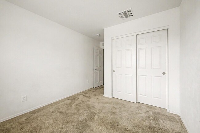 Building Photo - 12586 W Myrtle Ave