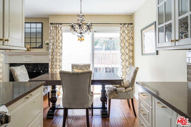 Building Photo - 5870 Green Valley Cir