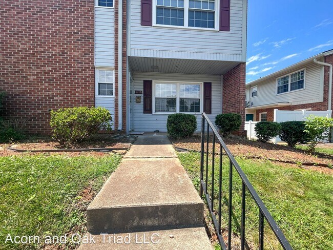 Building Photo - 2 br, 2.5 bath House - 4746 Champion Court
