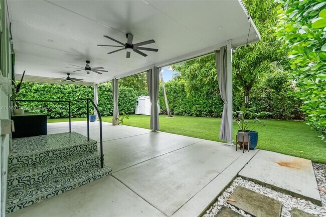 Building Photo - 570 SW 45th Ave