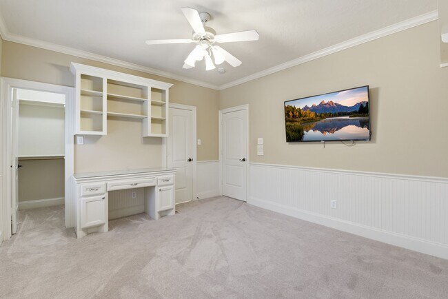 Building Photo - 30 N Palmiera Cir