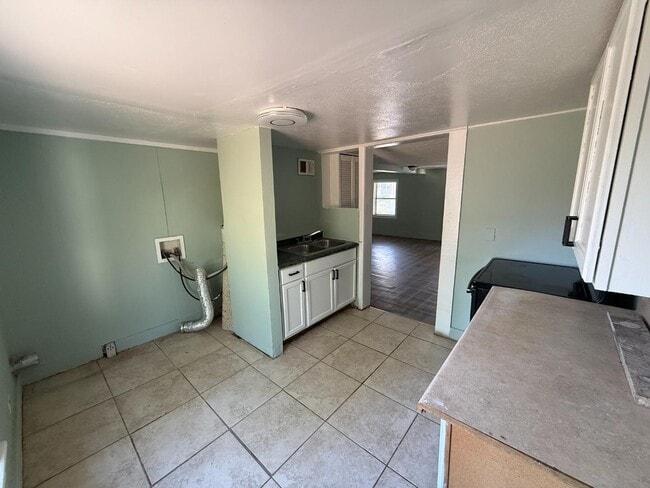 Building Photo - 750 Escambia St