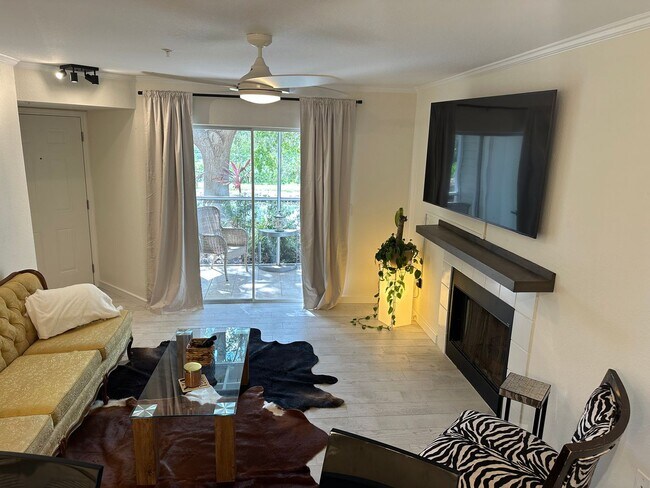 Building Photo - SEASONAL RENTAL - Downtown Sarasota Renova...