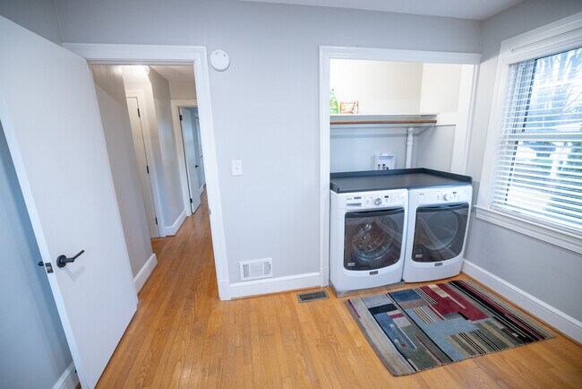 Laundry room / office - 1210 Mowbray Pl