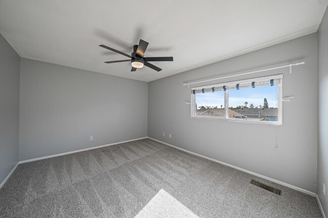 Building Photo - North Park 3 bd / 2.5 ba 2-story Townhome w/Private Patio Yard, Parking,  + More! Available Now